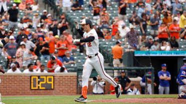 Dylan Beavers suelta jonrón solitario