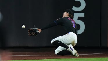 Carson Benge's spectacular tumbling catch