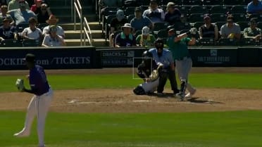 Patrick Wisdom pega sencillo productor