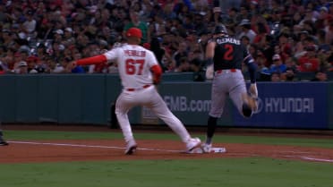 Sammy Peralta beats Kody Clemens to bag after review