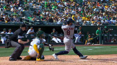 Christian Walker's game-tying home run (2)