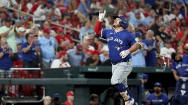 Alejandro Kirk's solo home run (4)