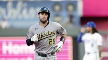 Austin Wynns' first home run with the A's (4)