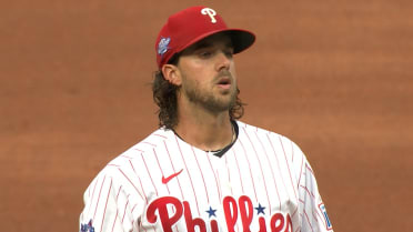 Aaron Nola poncha a Brandon Lowe 