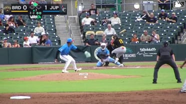 Eiver Mosquera In play, run(s) to Edgleen Perez