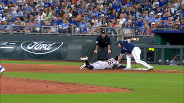 Taylor Clarke picks off Wenceel Pérez after a review