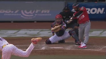 Jhonny Santos’s solo homer