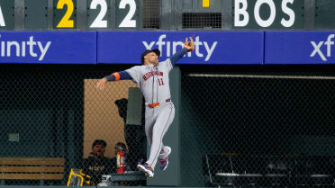 Cam Smith's leaping grab