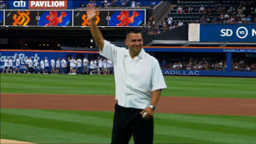 Jose Iglesias throws first pitch before Mets game