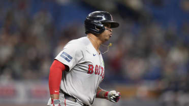 Devers sets franchise consecutive game HR record 