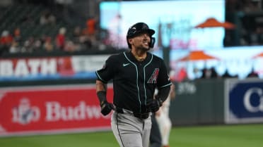 Ildemaro Vargas' three-run home run (2)