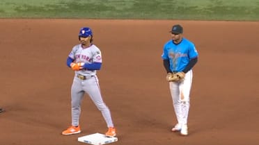 Francisco Lindor pega 35to doble del año