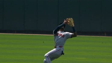 Ceddanne Rafaela's smooth over-the-shoulder grab