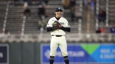 Brooks Lee throws over Royce Lewis to record the out
