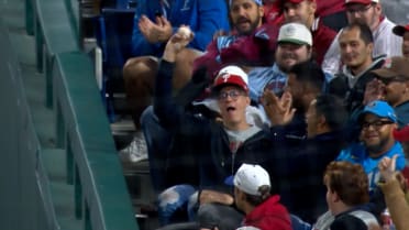 Phillies fan makes stellar play on foul ball