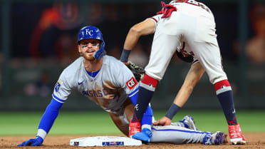 Bobby Witt Jr. singles, steals in the 8th