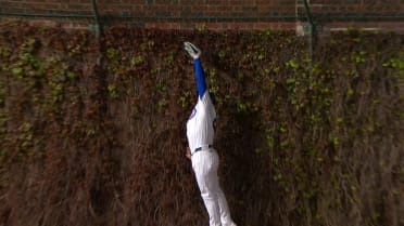 Ian Happ makes a great catch at the wall
