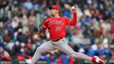 Yusei Kikuchi strikes out Pete Crow-Armstrong