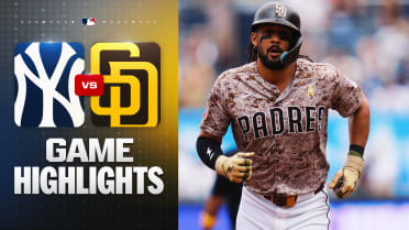 Padres smash four home runs to propel win vs. Yankees