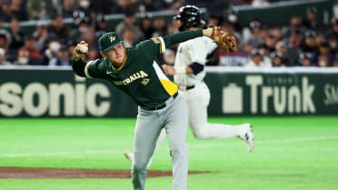 Curtis Mead's smooth barehanded play