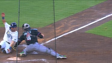 Xavier Edwards cuts down game-tying run at the plate