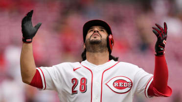 Eugenio Suárez's pinch-hit two-run homer (2)