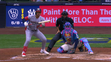 Jorbit Vivas' sacrifice bunt