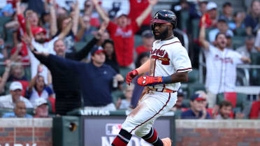 Michael Harris II scores on wild pitch