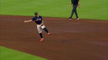Gran jugada a mano limpia de José Altuve 