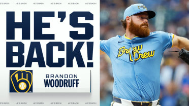 Brandon Woodruff accepts Brewers' qualifying offer