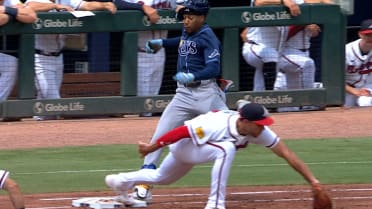 Martín Pérez throws Simpson out at first after review