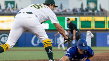 Jeffrey Springs picks off Tommy Edman