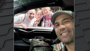 Reds fans encounter Joey Votto in Toronto