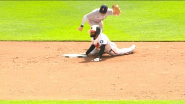Adley Rutschman throws Rece Hinds out after review