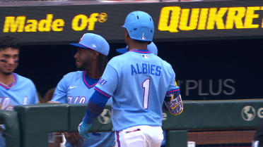 Ozzie Albies elava de sacrificio por segunda vez