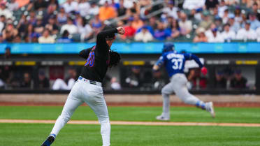 Gran jugada de Luke Weaver mantiene bases llenas