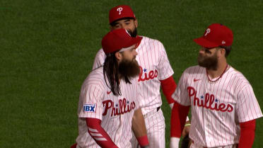 Jhoan Duran induces groundout, records 33th save