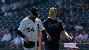 Martín Pérez exits game with an injury