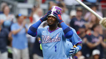 Ozzie Albies' second home run walks it off (12)