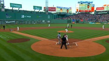 Giménez y Springer hacen un doble robo de bases