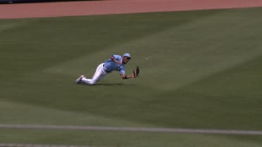 Chandler Simpson hace dos grandes atrapadas