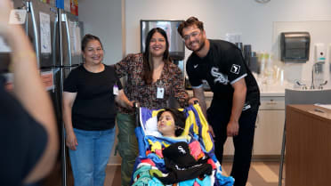 Anthony Kay visits children's hospital in Chicago