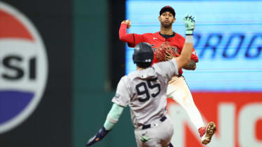 Brayan Rocchio turns a double play to end inning