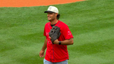 Joe Kelly throws ceremonial first pitch