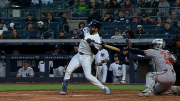 Foul ball ruled after pitch almost hits Austin Wells