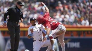 Tigers double up the Reds to end the frame