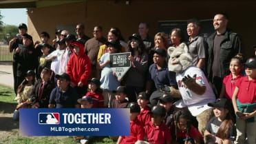 D-backs donate to food bank