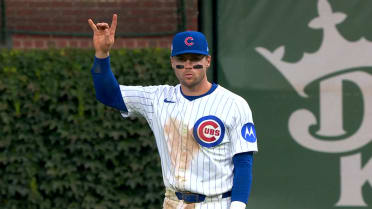 Nico Hoerner's hurdling grab