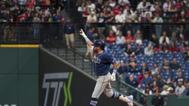 Los Rays anotan tres para derrotar a los Guardianes