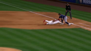 Bryan Woo picks off Peraza after challenge